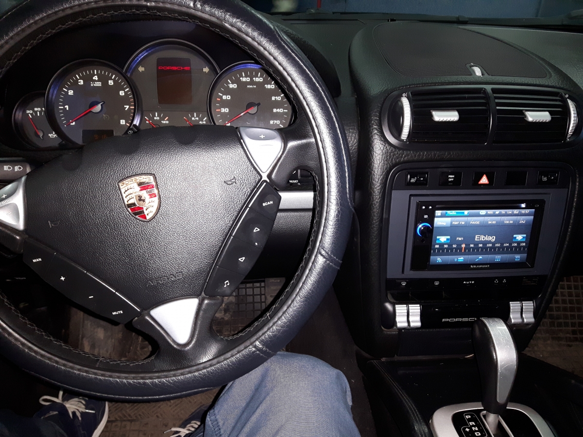 Porsche Cayenne blaupunkt.jpg